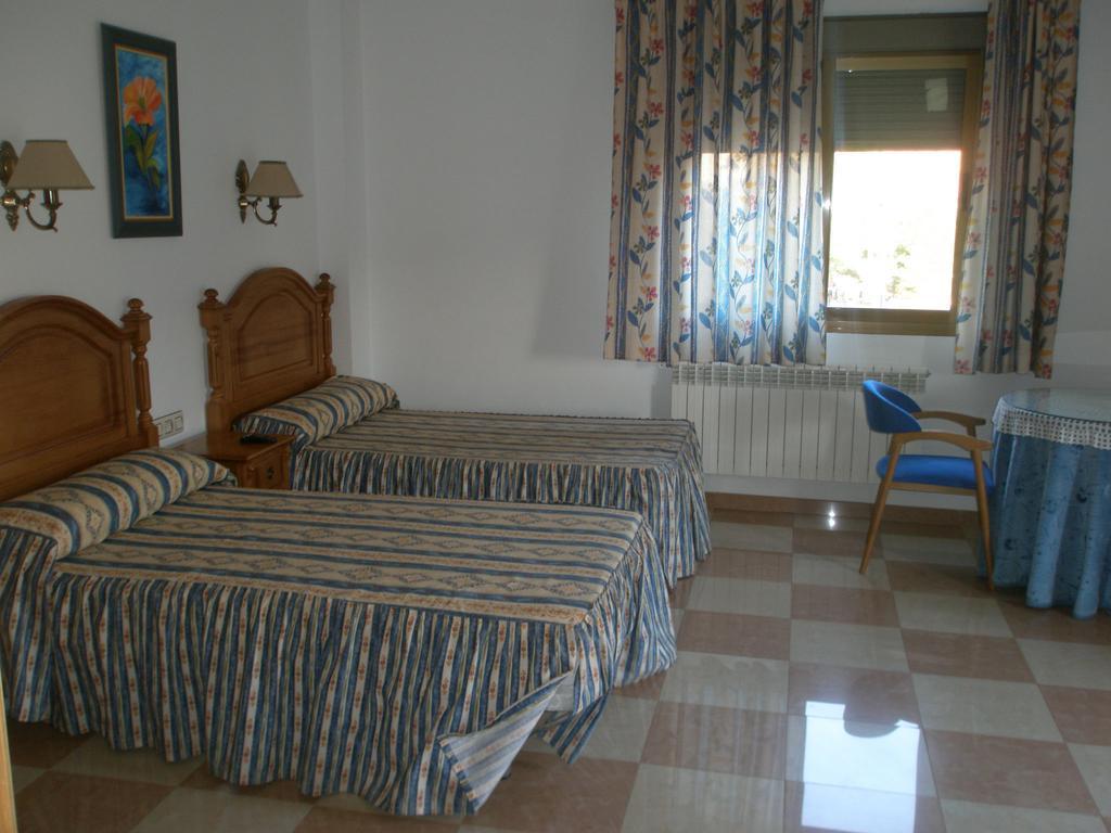 Hostal Los Rosales Alcaraz Δωμάτιο φωτογραφία
